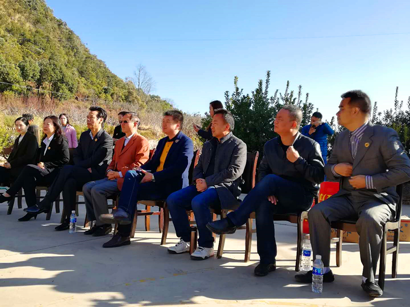 （导航攀枝花）攀枝花团市委关工委携市少年宫、福建商会开展节前精准扶贫文化下乡慰问活动