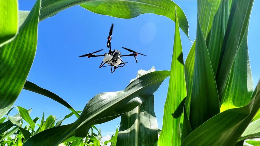 无人机+精准喷洒，打造智慧农业！