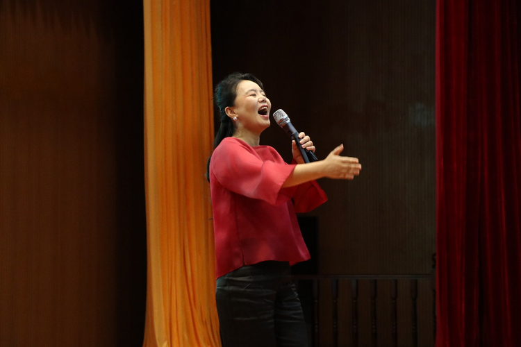 龚琳娜《中国声乐之美》主题讲座在延安文艺纪念馆举办_fororder_图片1