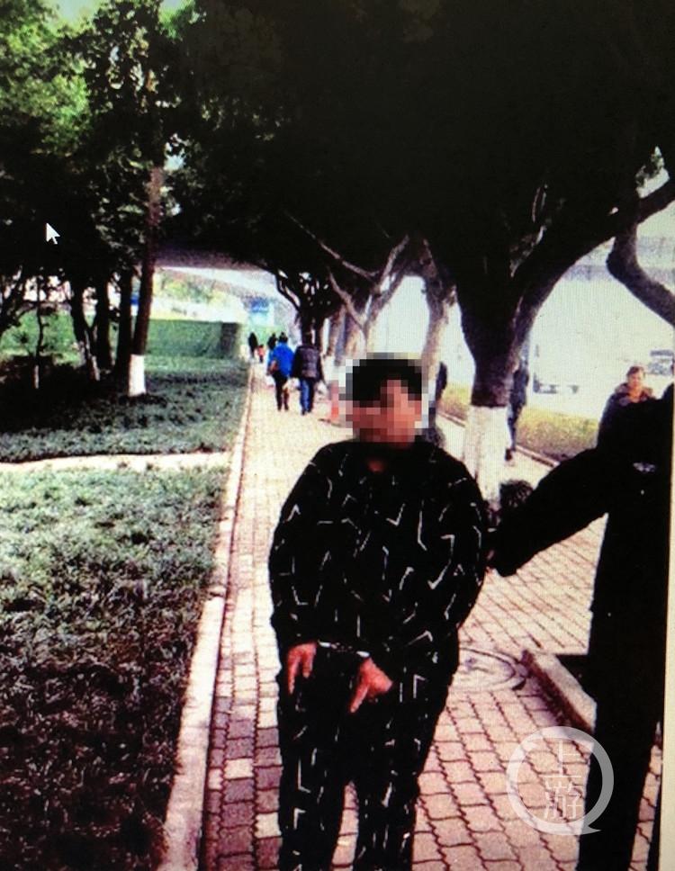 小伙千里见网友丢钱包还被&quot;嫌弃&quot; 抢劫路人泄愤