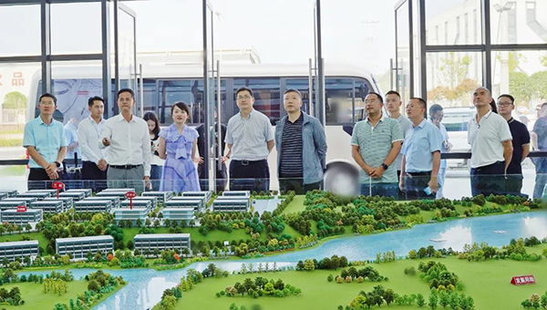 雅安市雨城区委书记冯俊涛调研该区全市重点项目现场拉练点位准备情况