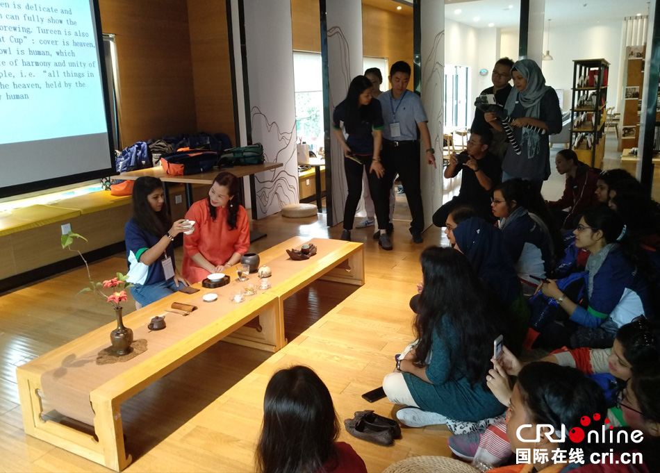 2019年孟加拉国青少年访华交流营体验中国茶艺、花艺