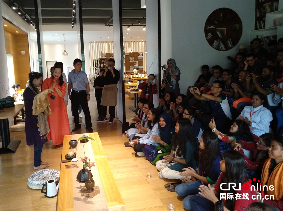 2019年孟加拉国青少年访华交流营体验中国茶艺、花艺