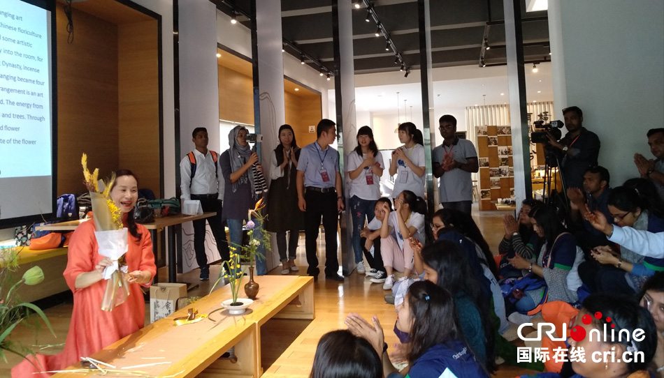 2019年孟加拉国青少年访华交流营体验中国茶艺、花艺