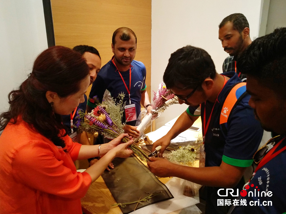2019年孟加拉国青少年访华交流营体验中国茶艺、花艺