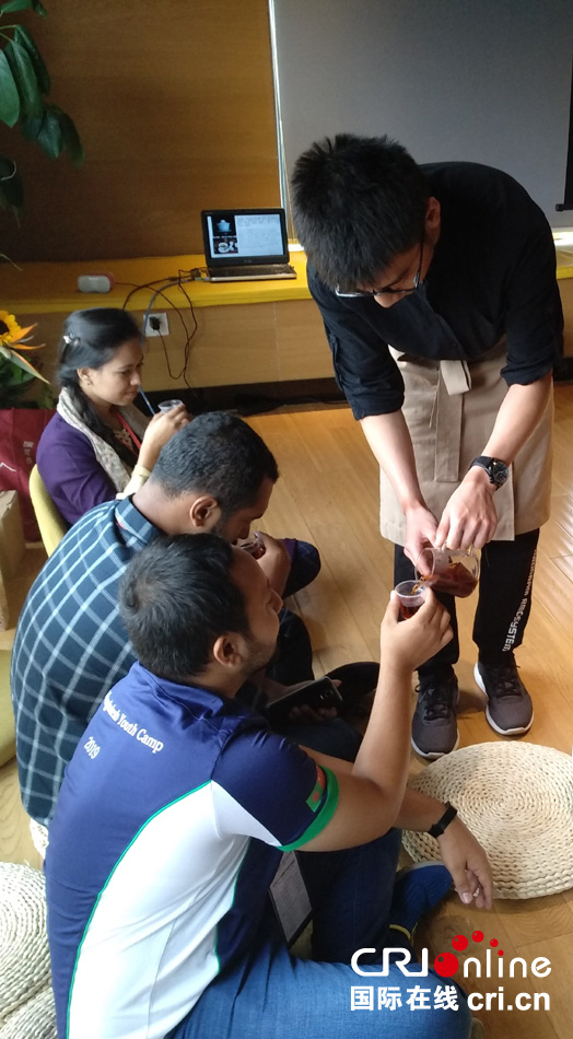 2019年孟加拉国青少年访华交流营体验中国茶艺、花艺