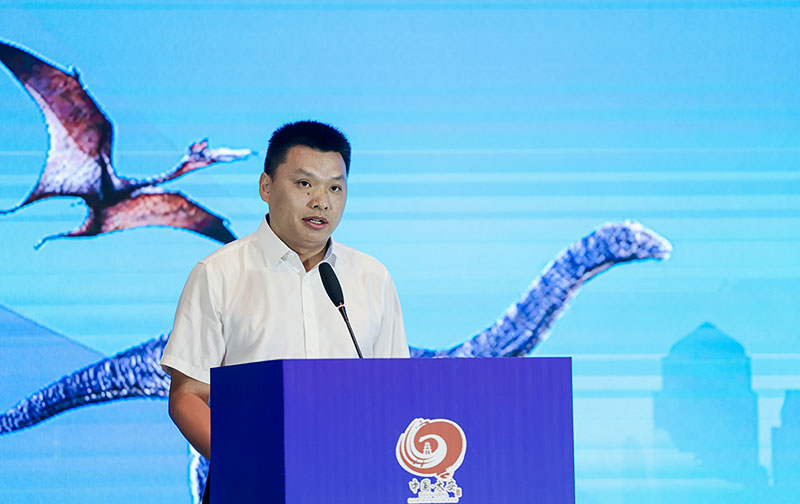 “惊奇自贡·好玩大安”暑期旅游专场推介会在渝举行_fororder_4大安区委副书记邹勇介绍出席领导及嘉宾(摄影-宋姿熠)