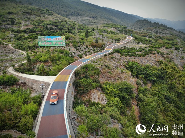 (市州、客户端贵州带图列表、移动版)贵州铜仁:推进“四好农村路” 深山发展有前途