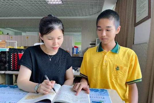不负青春!追梦少年在回龙观育新学校十年的成长记忆 不负青春!追梦少年在回龙观育新学校十年的成长记忆_fororder_rBABCmLL6AOAThF3AAAAAAAAAAA317.550x413_副本