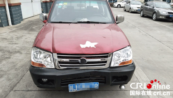 图片默认标题_fororder_肇事车辆及肇事现场（绵阳交警直属二大队供图）