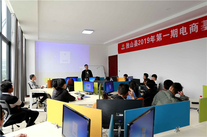 (社会、客户端贵州带图列表、移动版)贵州3县上榜!全国电子商务进农村综合示范县名单公布