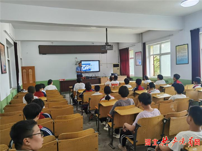 峰峰矿区十六中学开展“远离校园欺凌，走向美好未来”法治宣传活动