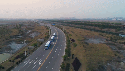 上海无人驾驶卡车上路啦！世界人工智能大会今日开幕