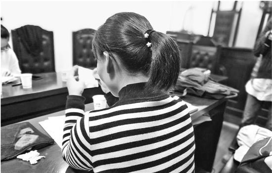 女子为情人挪用公款900万获刑 法官却为她点赞