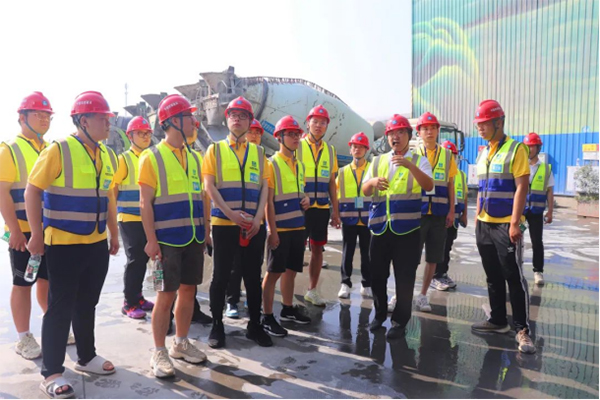 中建西部建设134名“新砼仁”赴兴城厂参观学习_fororder_未标题-1