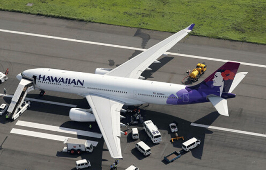 夏威夷航空一客机因故障紧急迫降羽田机场(组图)