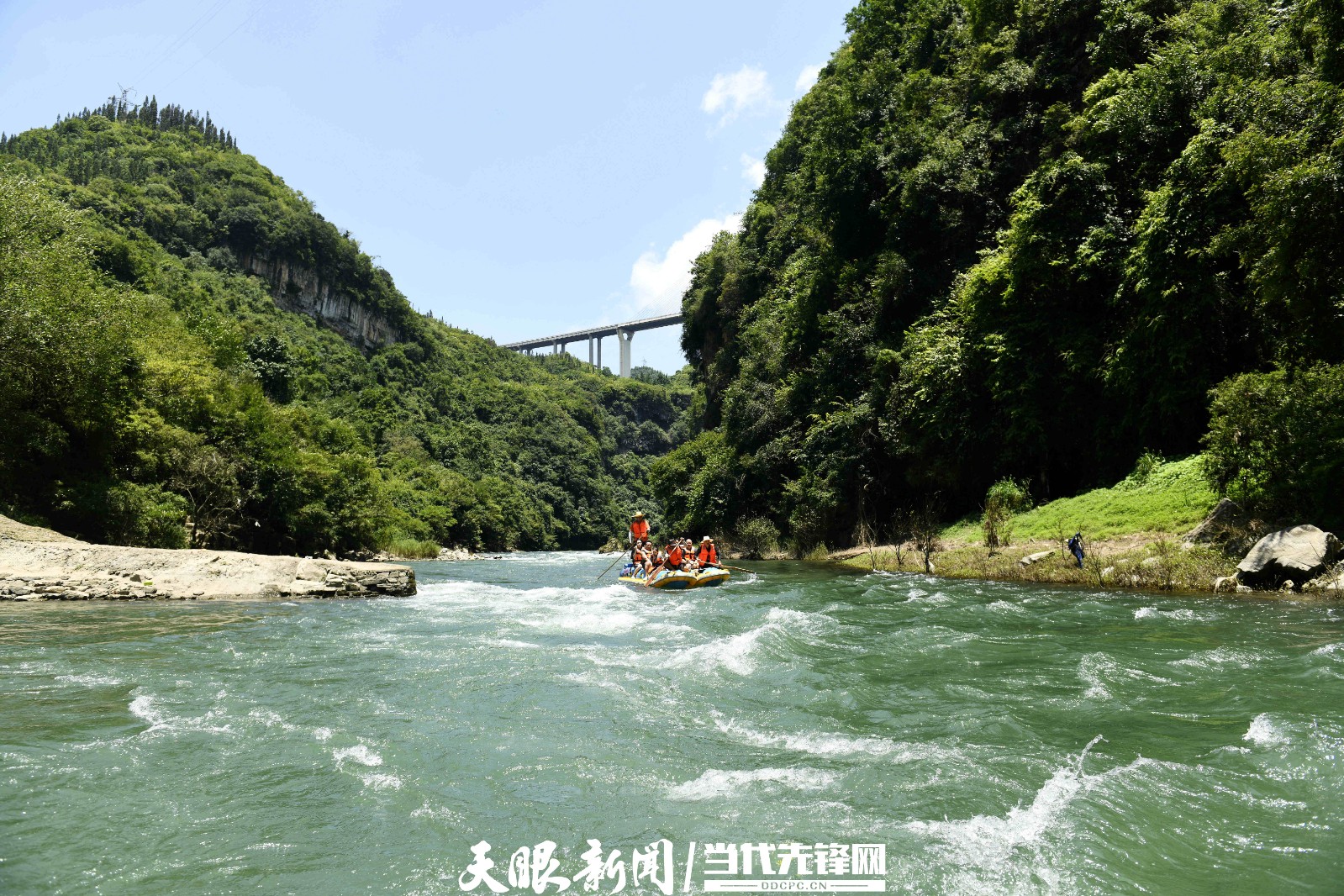 （中首）贵州兴义：峡谷漂流畅享清凉