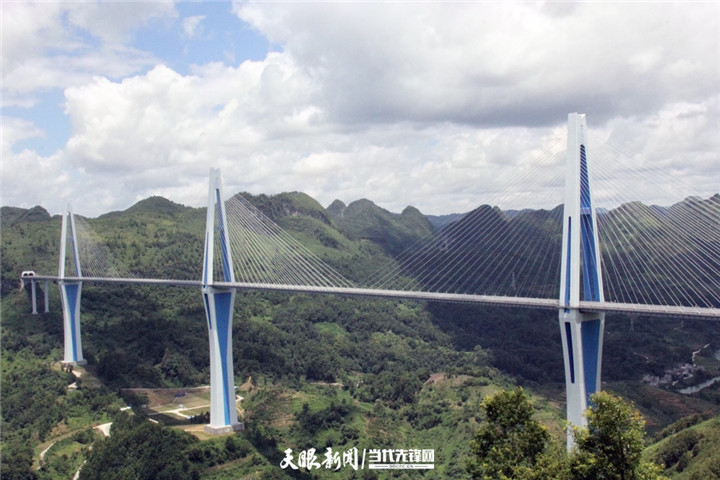 【一座桥“画出”一个经济圈】贵州平塘特大桥：推动黔南州南翼板块旅游带大提速