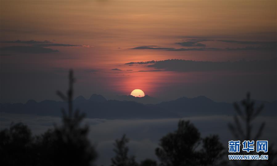 日出摩天 壮阔云海 日出摩天 壮阔云海
