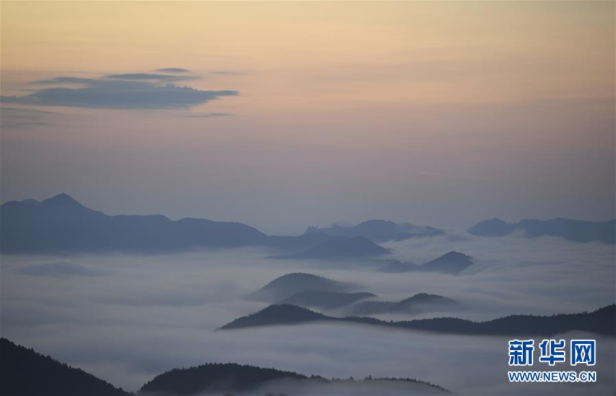 日出摩天 壮阔云海 日出摩天 壮阔云海