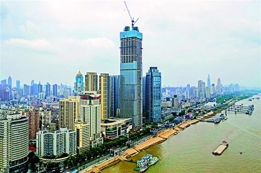 武汉长江航运中心项目主楼主体结构封顶