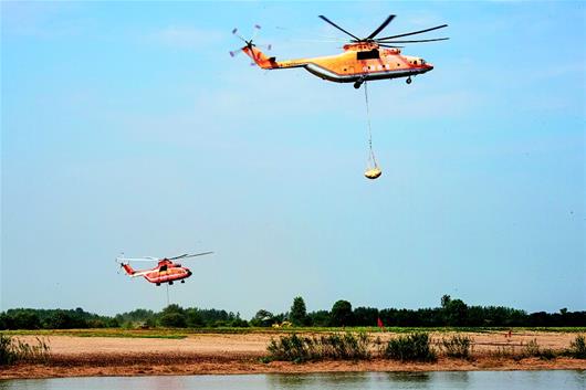 大型直升机抢险演练在洪湖市举行