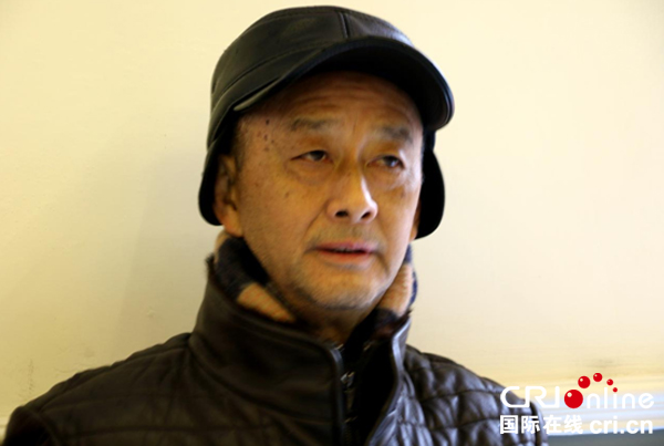 图片默认标题_fororder_“坚守英雄连”的袁春琦---何芳摄