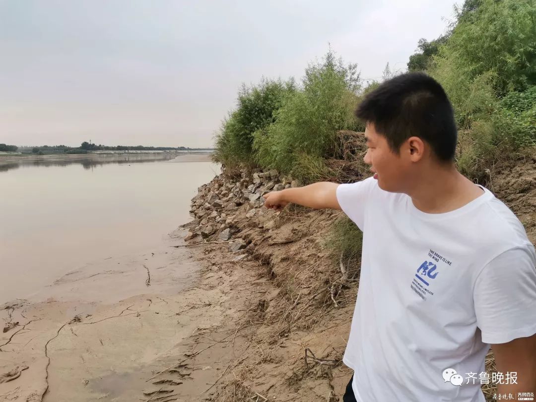 这个不会水的小伙，一下从水里救了3条命！