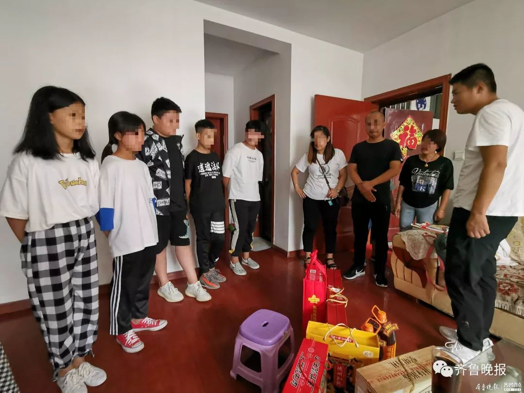 这个不会水的小伙，一下从水里救了3条命！