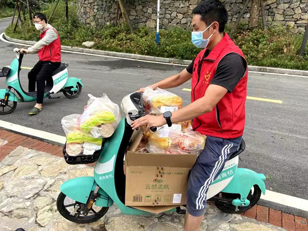 直击疫情防控现场眉山洪雅助力疫情防控志愿者在行动