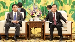 云南省委书记王宁在昆会见外国驻华使节