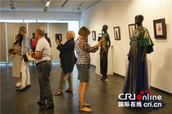 “丝路映像”中国时装艺术精品展在柏林举办