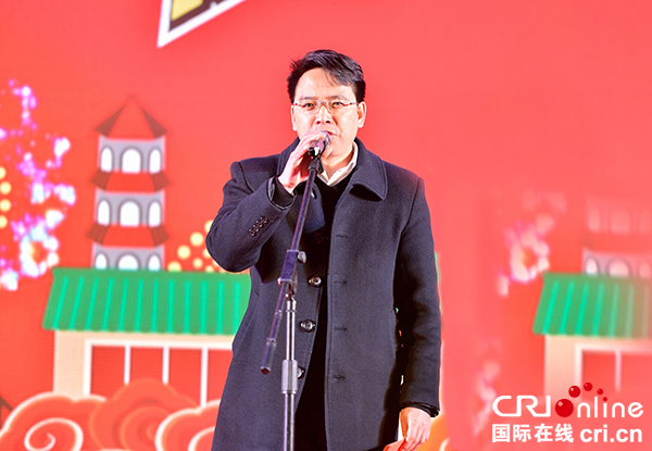 图片默认标题_fororder_1自贡市委常委、副市长李红强宣布亮灯（摄影-廖志全）