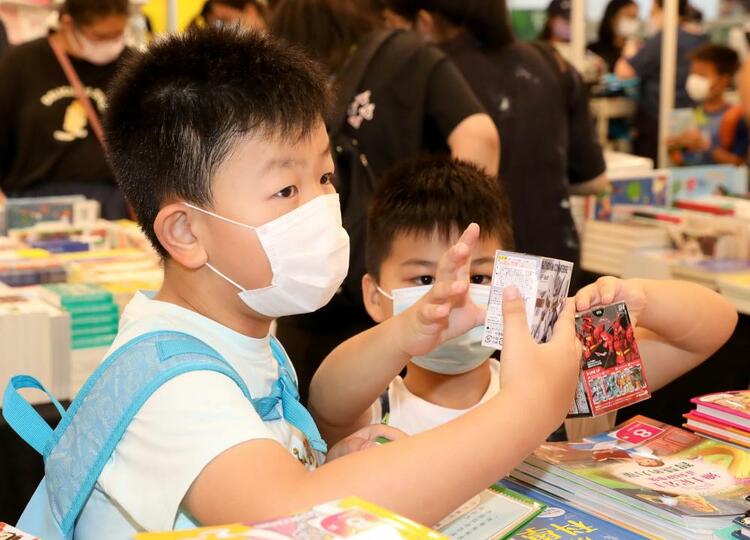 记者手记：疫情下香港书展新特点