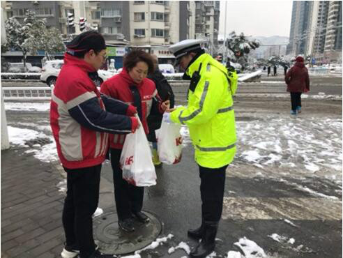 【名企风采秀】 一杯水一份餐 百胜中国立足本地社区回馈暖暖情谊 【名企风采秀】 一杯水一份餐 百胜中国立足本地社区回馈暖暖情谊
