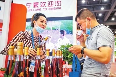 【城市远洋】首届郑州食品博览会开幕 600多家企业参展