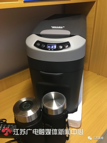 大一新生带着冰箱报到？学校知道后，竟然给他买了个更大的