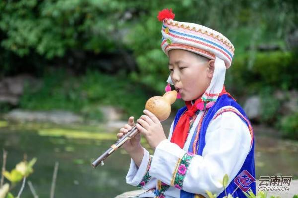 云南11岁男孩登上世界青年发展论坛