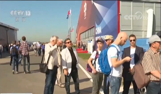 “中俄明星”CR929首次海外亮相 参观者：它将是未来的飞机