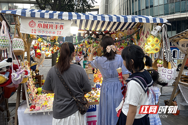 在长沙的夏夜里 感受新“夜态”助推“夜经济”