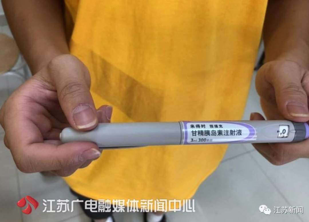 大一新生带小冰箱报到 学校知情后给他买了个更大的