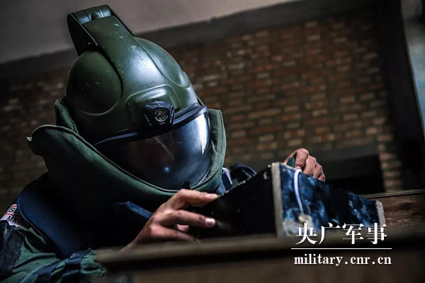 逆行生死线，带你揭开排爆手的“神秘面纱”