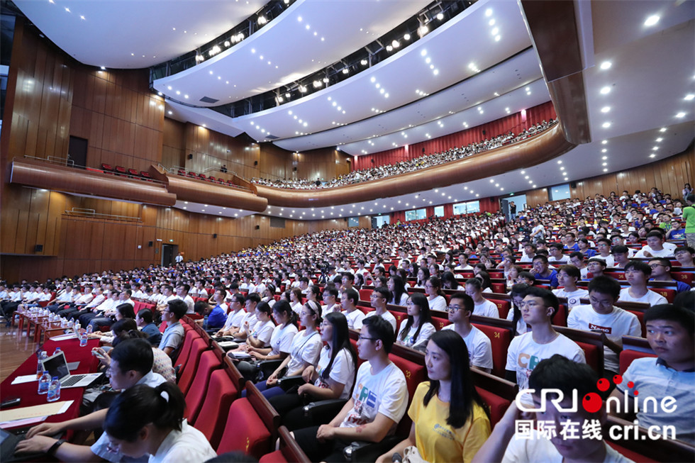 国科大举行新生开学典礼 微重力技术实验卫星成功入轨送上祝福