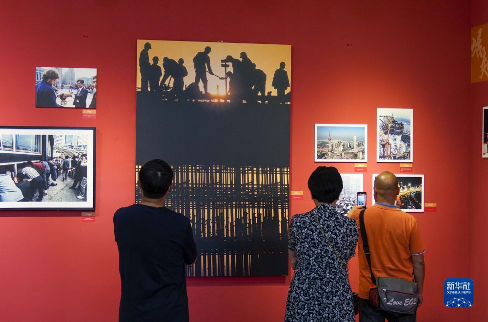 “触摸心灵”摄影展亮相重庆