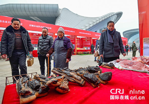 图片默认标题_fororder_生态猪肉深受市民关注（摄影-廖志全）