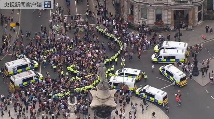 英国各地举行数千起示威游行 反对首相暂停议会