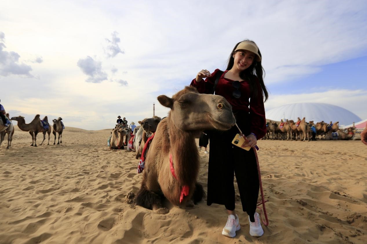 【2022打卡中国】与沙共舞与漠“贴贴” 响沙湾让世界“听到”内蒙古 【2022打卡中国】与沙共舞与漠“贴贴” 响沙湾让世界“听到”内蒙古_fororder_1