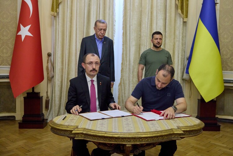 乌土签署关于土耳其参与乌克兰战后基础设施重建的备忘录