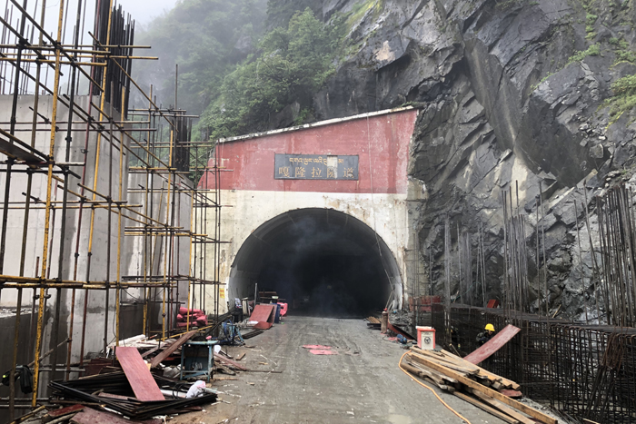 边疆党旗红｜“人民满意的公务员”高荣的回家路