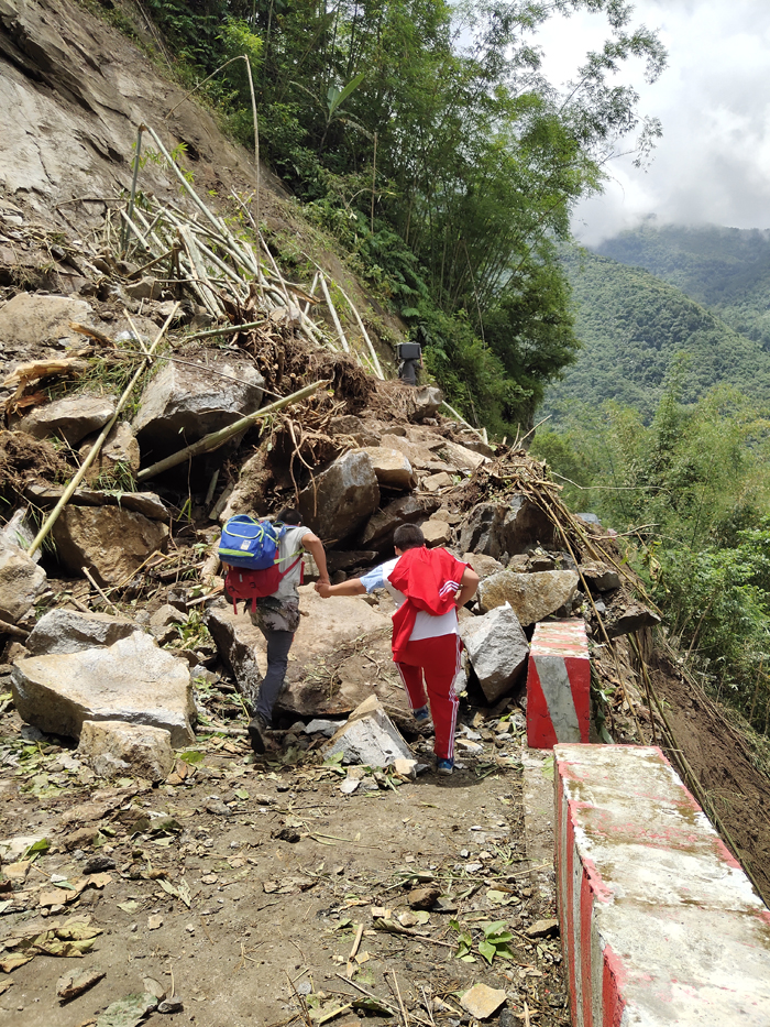 边疆党旗红｜“人民满意的公务员”高荣的回家路